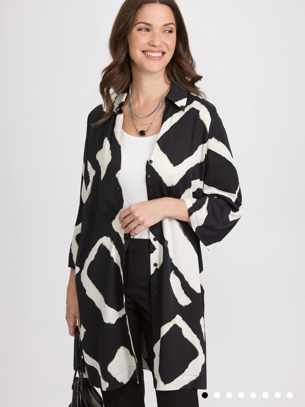 🖤Super-flattering Black & Cream Geometric Long Button Shirt